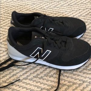 New balance tennis shoes
